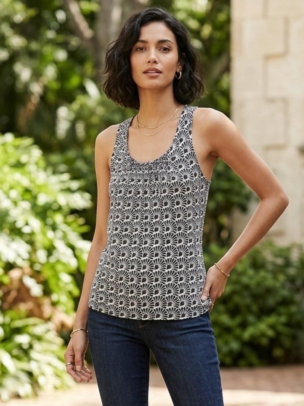 Banana Republic XS Black & White Scallop Fan Print Racerback Tank Top Ruched
